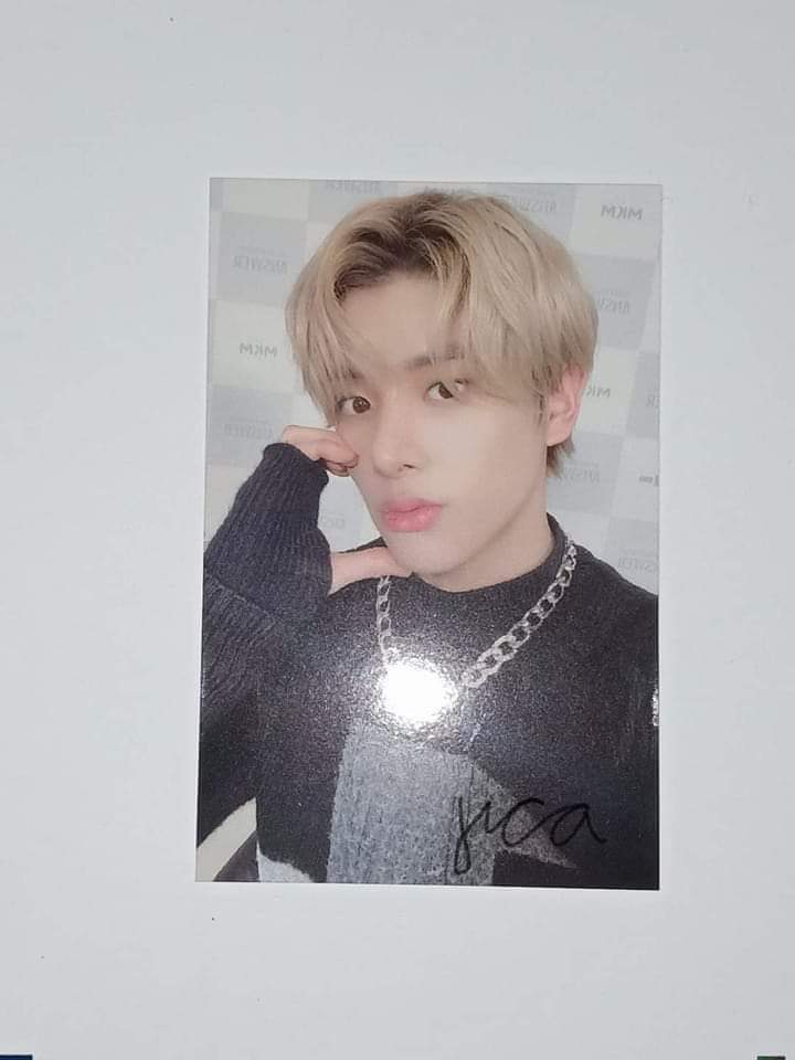 PapcieShop's tweet photo. Wts lfb enhypen ph 
(helping a friend) 
Jake Dimension Answer Broadcast Pc 
= 9,000 (bought it at 12k)
Dop : Prio Half payo, remaining after 6 days.
Mint condition, onhand 
Rfs : Need funds and qs 
Loc : mm
Will give 2 unsealed album to 2 random RT(?) https://t.co/9E7ug8hBIM