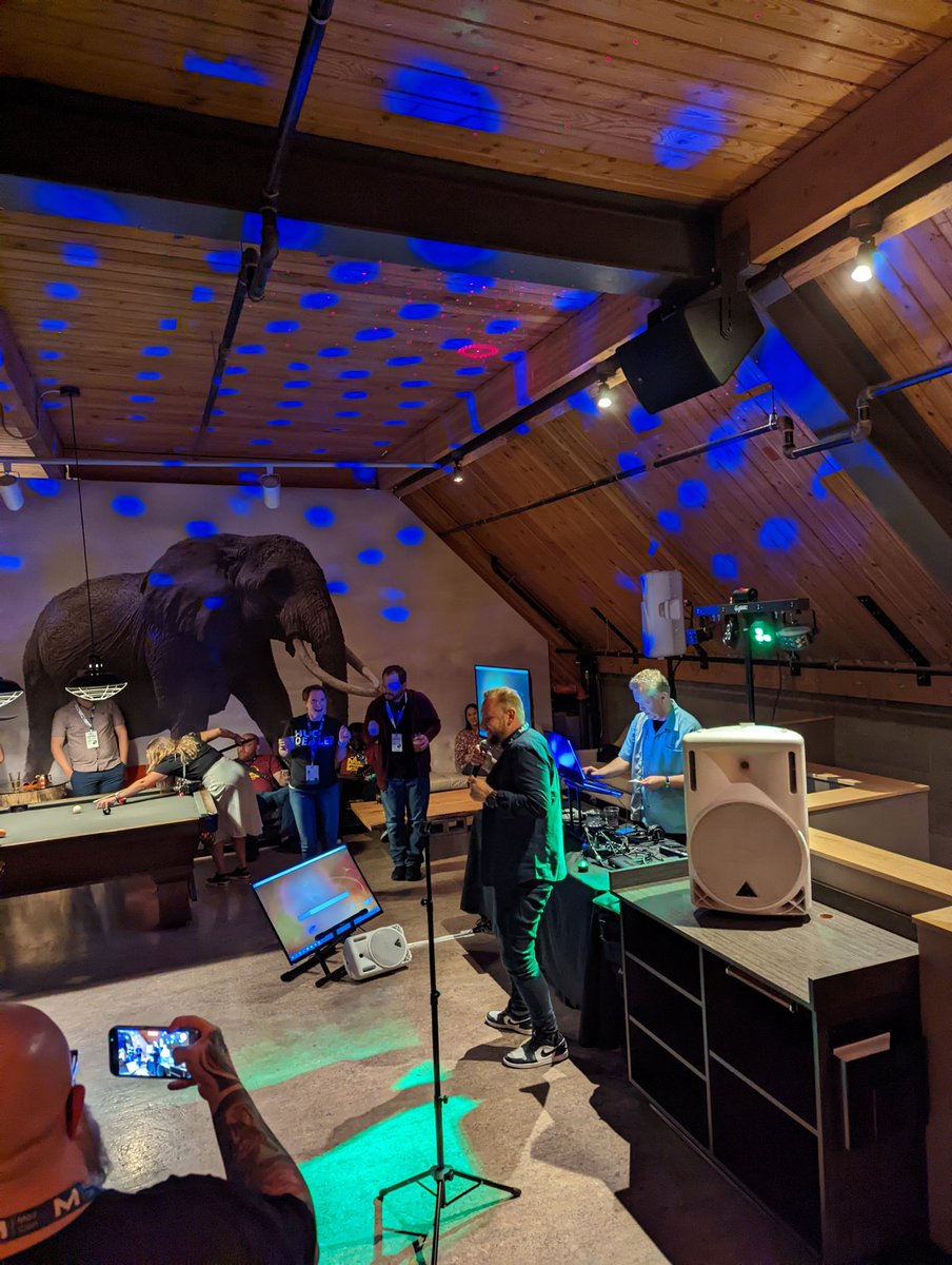 Jason Dodge tweet media