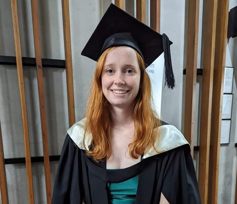 Huge congrats to @VenomsLab student Jessica (Jess) Beanland for graduating yesterday with First Class Honours for her research on #octopus #chemosensation. Her violin playing also brought a new dimension to our lab jams! #ProudPI #WomenInSTEM