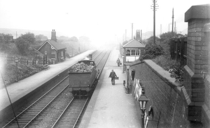 BarnsleyMuseums's tweet image. We need a petition to get Ian's voice on tannoys in Wombwell and across Barnsley! @northernassist

In the meantime here's a #ThrowbackThursday image from @BarnsArchives of  Wombwell West Midland Railway station, 1950

@TravelSYorks