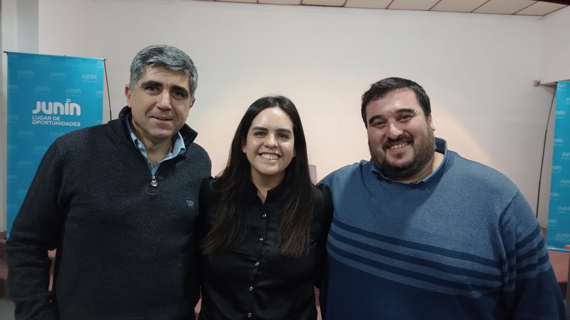 Junto a <a href="/CortesMaxiArg/">Maxi Cortes</a> y <a href="/msalvat/">Mauricio Salvatierra</a> en su visita por Junin en el marco del Plan Estratégico Informático. 

#casoinspiracion #talento #JovenesConstruyendoElFuturo
#Economics