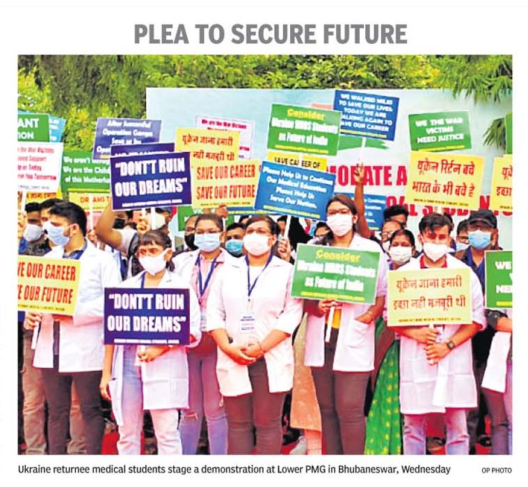 Dave_Sanatani's tweet photo. @narendramodi ji Now A Days Students R Confused About GOI Stance On Ukraine Returned Students @PMOIndia So Now GOI Must Give Hints About What They R Thinking About Their Future Study? @mansukhmandviya It's Request All States Students Now Think That GOI Playing Game With Them ? https://t.co/YQdbBV2wPf
