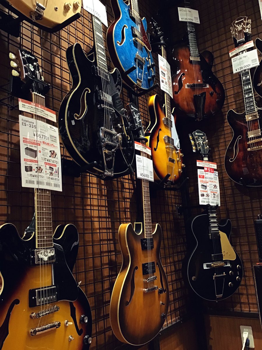 shima_sendai's tweet photo. 【 #エレキギター 】

前USEDコーナーの部分に #Ibanez や #Epiphone などのハコモノ系の子たちが集い、
エレキギターコーナー奥ではただいまフェア実施中の #G_life ギターが、雨にも負けず、じっと皆様をお待ちしております、、！✨ https://t.co/fdA4Kg5RQe