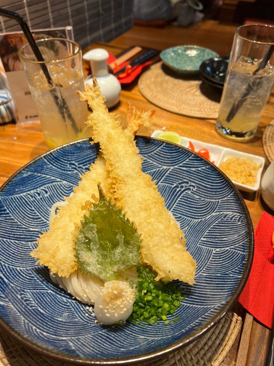 _everydaywithus's tweet photo. tsuru udon🍜 — ร้านอุด้งเส้นสดที่มีการตกแต่งภายในเป็นสไตล์ญี่ปุ่น การสั่งอาหารของทางร้านเป็นการใช้โทรศัพท์สแกน qr code เพื่อเลือกเมนูลงตะกร้า เมนูอุด้งของทางร้านมีให้เลือกมากมาย ทั้งเย็นและร้อน!

#_everydaywithus
#รีวิวคาเฟ่ #คาเฟ่ทองหล่อ #อร่อยไปแดก @aroii @Kin24hrs https://t.co/Djf0QV7EHL