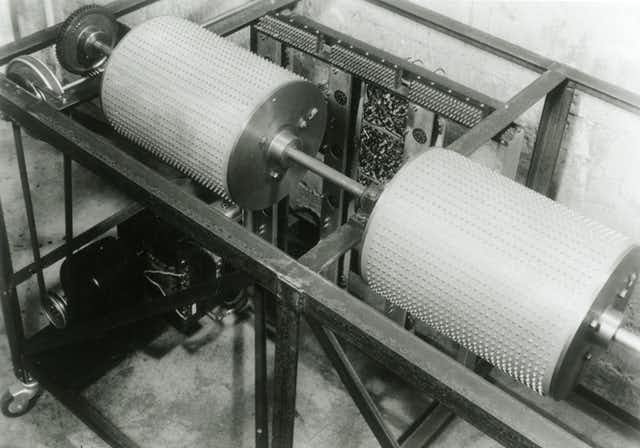 ZemtsopArleon's tweet photo. Le premier ordinateur mécanique (nommé moteur de différence ) a été conçu par Charles Babbage vers 1822.
#DimsoftSocialMedia https://t.co/TB3diFzVdp
