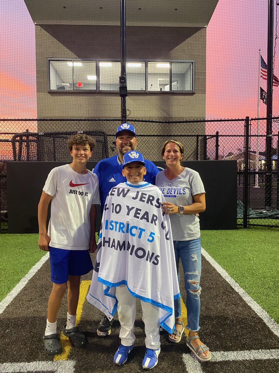MichaelMouseb10's tweet photo. 7/12 such a proud day! My younger son gets a walk off hit on my older son's birthday! #awesome #BaseBall #family https://t.co/41Fxc76L1G