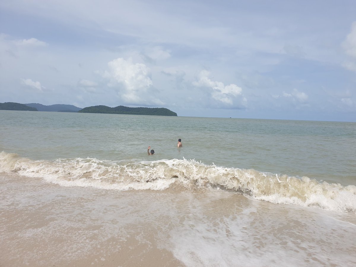 intake24MUM's tweet photo. After a really enjoyable and productive visit to @MonashMalaysia with @ActionLabMonash we're sampling a bit more of what Malaysia has to offer before heading home 🌊🏖🌤

#Malaysia #langkawi https://t.co/t0Vqz5fvFF