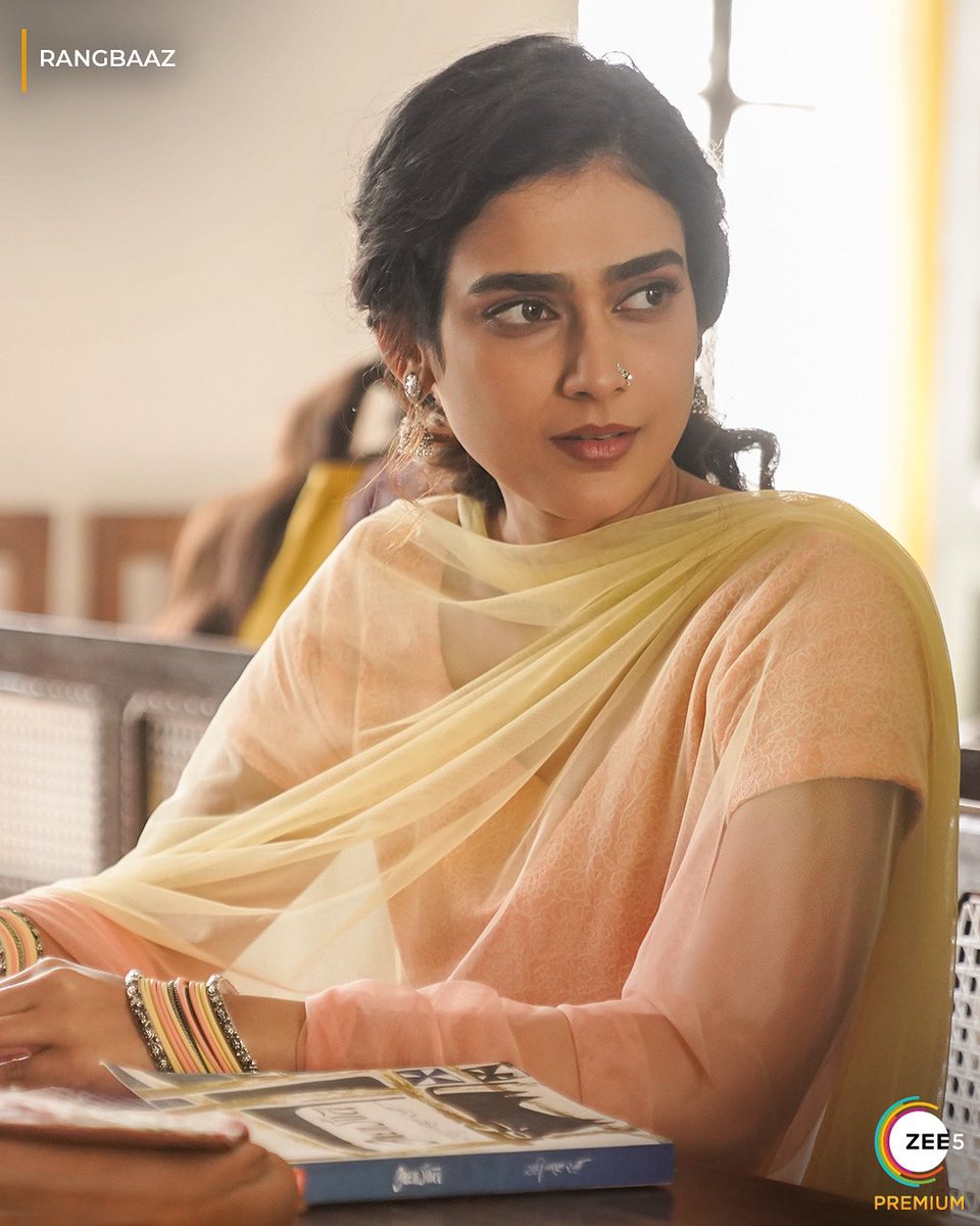 aakanksha_s30's tweet photo. Kya ?? Rangbaaz ka trailer aa raha hai ?? Lekin kab ???

 Sana ko bhi intezar hai … jald hi milenge @zee5 par 
@vineetkumar_s @JarPictures @rajeshtailang #geetanjalikulkarni #vijaymaurya @pathak_sachin85 

#rangbaaz #darrkirajneeti #aakankshasingh https://t.co/kuCdlIiuqz