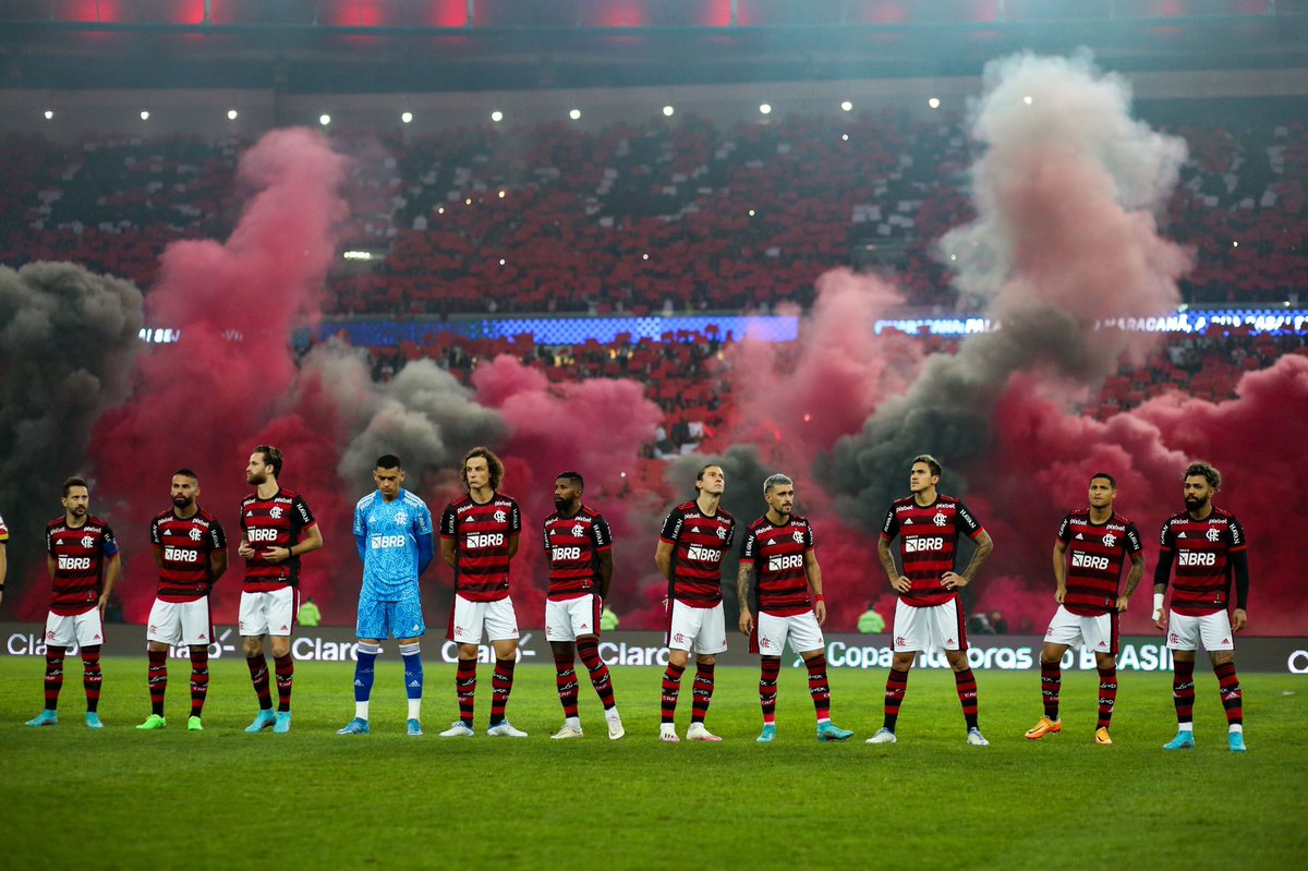 Flamengo's tweet photo. FLAMENGO ❤️🖤

#CRF 

📸 @gilvandesouza9 / CRF https://t.co/mlFsaH8Hjv