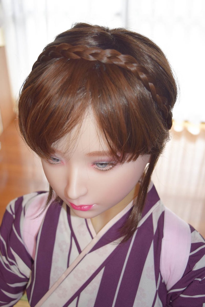 doctort1969's tweet image. #LEVELD
#未玲
矢絣り袴、たすき掛けの未玲ちゃんが和室で大正琴を弾きます。
シニヨン編みチャレンジをしましたが、初めてのオッサンには難し過ぎるミッションでした。ここは三つ編みチョーカーを買い、後ろをなんとか束ねたヘアスタイルになりました。