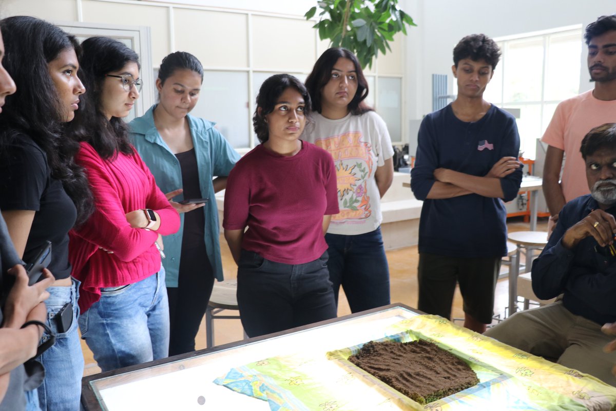 AvantikaUniv's tweet photo. As a part of the course Reproduction #Techniques (3rd Year #CommunicationDesign #BDes and 2nd Year #CommunicationDesign #MDes), a #workshop in Screen Printing for students was organized by the MIT School of #Design.
#MITIDIndore #AvantikaUniversity #Design #DesignCourse #Indore https://t.co/YoJFtnNw9c