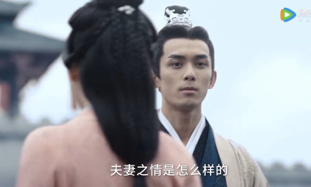 LusiChengYao's tweet photo. 📌สปอยนิยาย #ดาราจักรรักลำนำใจ #Lovelikethegalaxy 
🎥: 1). ไม่มั่นใจว่าจะใช่ฉากนี้ไหม แต่ในนิยายจะมีตอนที่พี่งอนน้อง น้องเลยมาดักรอหน้าวังพอพี่ออกมาน้องรีบวิ่งไปกอดแขนละบอกว่า อย่าเพิ่งรีบไป รอข้าด้วย พี่เมินน้องแกะมือออกพร้อมดึงเข้ามาใกล้ๆแล้วถามว่า.... #จ้���วลู่ซือ #อู๋เหล่ย https://t.co/iEbH5rHcsa