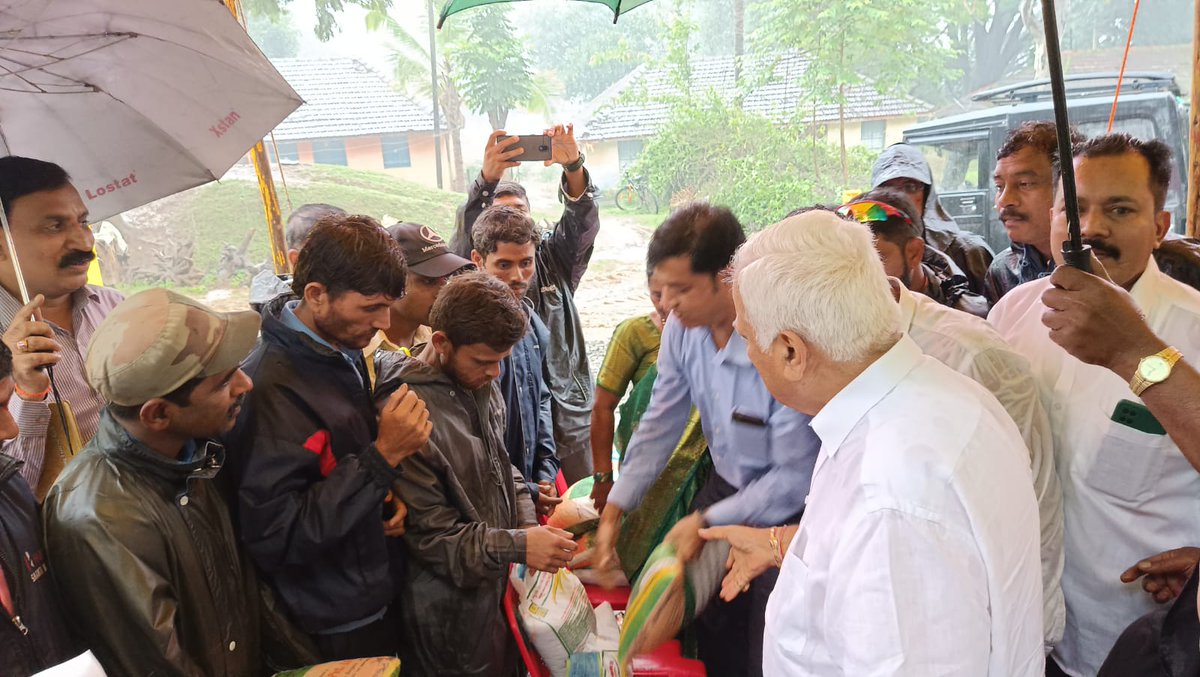 AHVS_Karnataka's tweet photo. ದಿನಾಂಕ 13/07/2022 ರಂದು, ಉತ್ತರ ಕನ್ನಡ ಜಿಲ್ಲೆಯ ಹಳಿಯಾಳ ತಾಲ್ಲೂಕಿನಲ್ಲಿ ರೈತರಿಗೆ ಮೇವು ಬೀಜದ ಮಿನಿಕಿಟ್ ಗಳನ್ನು ವಿತರಿಸಲಾಯಿತು.
#Fodderminikit #UttarKannada https://t.co/GdCSfUFV0R