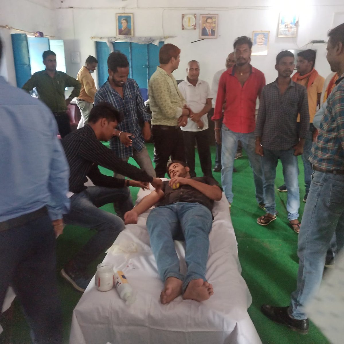 anufoundersig's tweet photo. मेरे याद में शायद भवनाथपुर के सिंदुरिया पंचायत में यह पहली बार रक्तदान शिविर का आयोजन किया गया जिसमें हमारे संस्था @SigInnovation के सदस्यों ने बढ़ चढ़कर हिस्सा लिया और अधिक से अधिक रक्तदान किया।प्रखंड स्तर पर रक्तदान शिविर निरंतर लगनी चाहिए।@dc_garhwa @atulgera007 @AlokDubeyIAS https://t.co/e2IcO90UaR