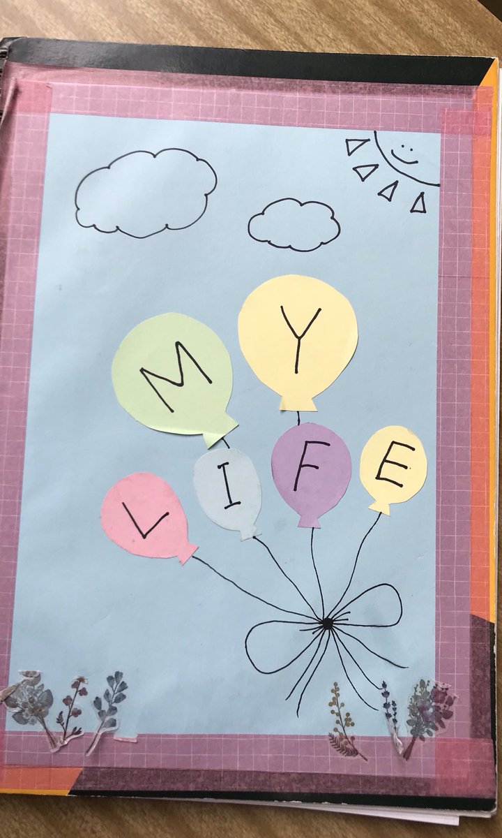 ohka_eigo's tweet photo. Scrapbooks made in Listening and Speaking. Students take them on Overseas Studies and show them to their host families https://t.co/u8ae4fNIE9