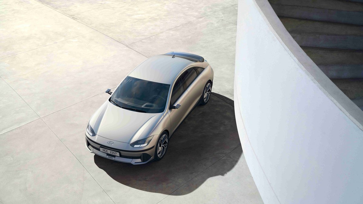 HMGnewsroom's tweet photo. #Hyundai #IONIQ6 #ElectrifiedStreamliner debuts with extended range and innovative personal space ▶ https://t.co/FJMWNyvvHW

#IONIQ #Streamliner #EV #AwakenYourWorld #IONIQ6_WorldPremiere #EGMP #Car #NewCar https://t.co/BnmoCh38oR