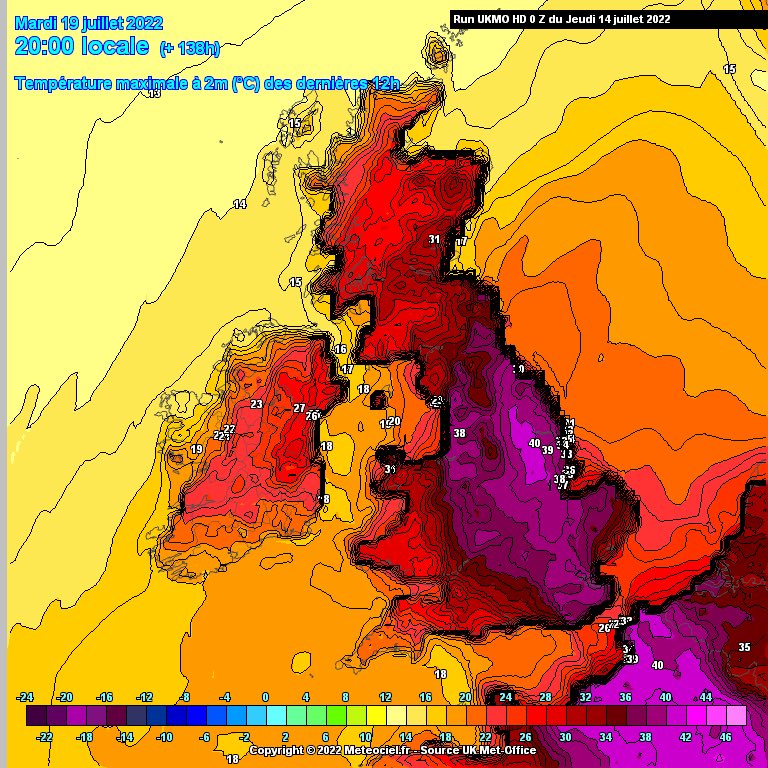 This mornings UKMO run gives an area of 40°C stretching up from Lincolnshire into the Vale of York for Tuesday. <a href="/WeatherCraig/">Craig 🍃</a> @YorkWeatherStn <a href="/MetOLeeming/">Met Office Leeming</a> <a href="/Hudsonweather/">Paul Hudson</a> <a href="/UKWX_/">UK Weather Updates</a>