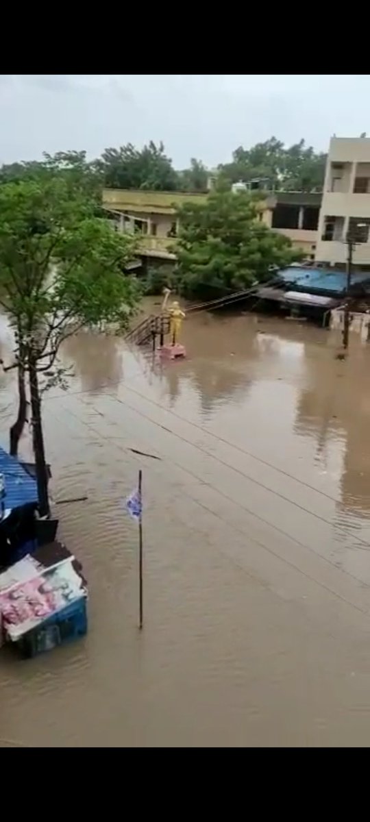 Abhilas96819800's tweet photo. Look at the level of water
Still government can't think of students
Postponement needed
How can we go to exam centers
In this scary situation
#PostponeNEETUG2022
#NEETUG
#NTAdeferNEETUG
#eduminshiftneetug
#MODIJIdeferNEETUG
@dpradhanbjp
@PMOIndia
@DG_NTA
@narendramodi https://t.co/WgqfwdwFQO