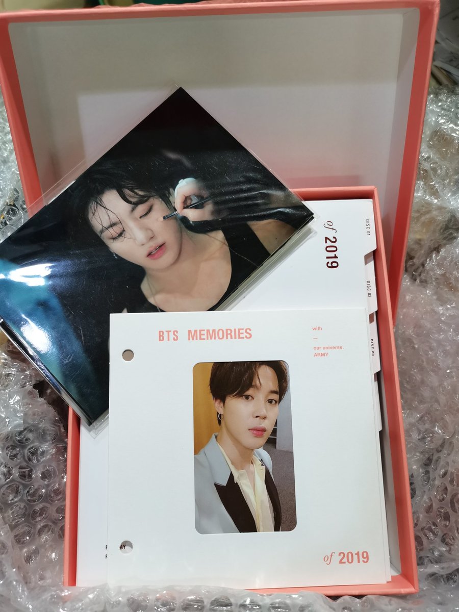 MirrorballTwt's tweet photo. Jimin 2019 BR is here! 🤗💜✨
Thank you so much for Jimin and for the sealed card wallet (not in pic). All arrived safely and well 🥰@kore_cart https://t.co/9w76pCxvWi