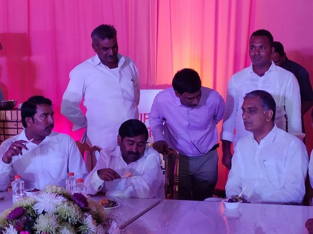 MBKBJP's tweet photo. అరేయ్ ఓ @TeenmarMallanna నీతిలేని కుక్క .... 👇👇 చూడు ఇడా.
#Revanth #ktr
#Harishrao #Masthan
#Masthan #Uttham
కేటీఆర్ కి రేవంత్ కి ఏం సంబధం ఉంది రా ..
వీళ్ళు కూడా కలిశారు రా పిచ్చి కుక్క ఇప్పుడు వీళ్ళు మస్తాన్ కి సంబధం ఉందా????
#పిచ్చకుట్లోడా #10cr #వోట్కినోటుదొంగా https://t.co/hm66979uo8