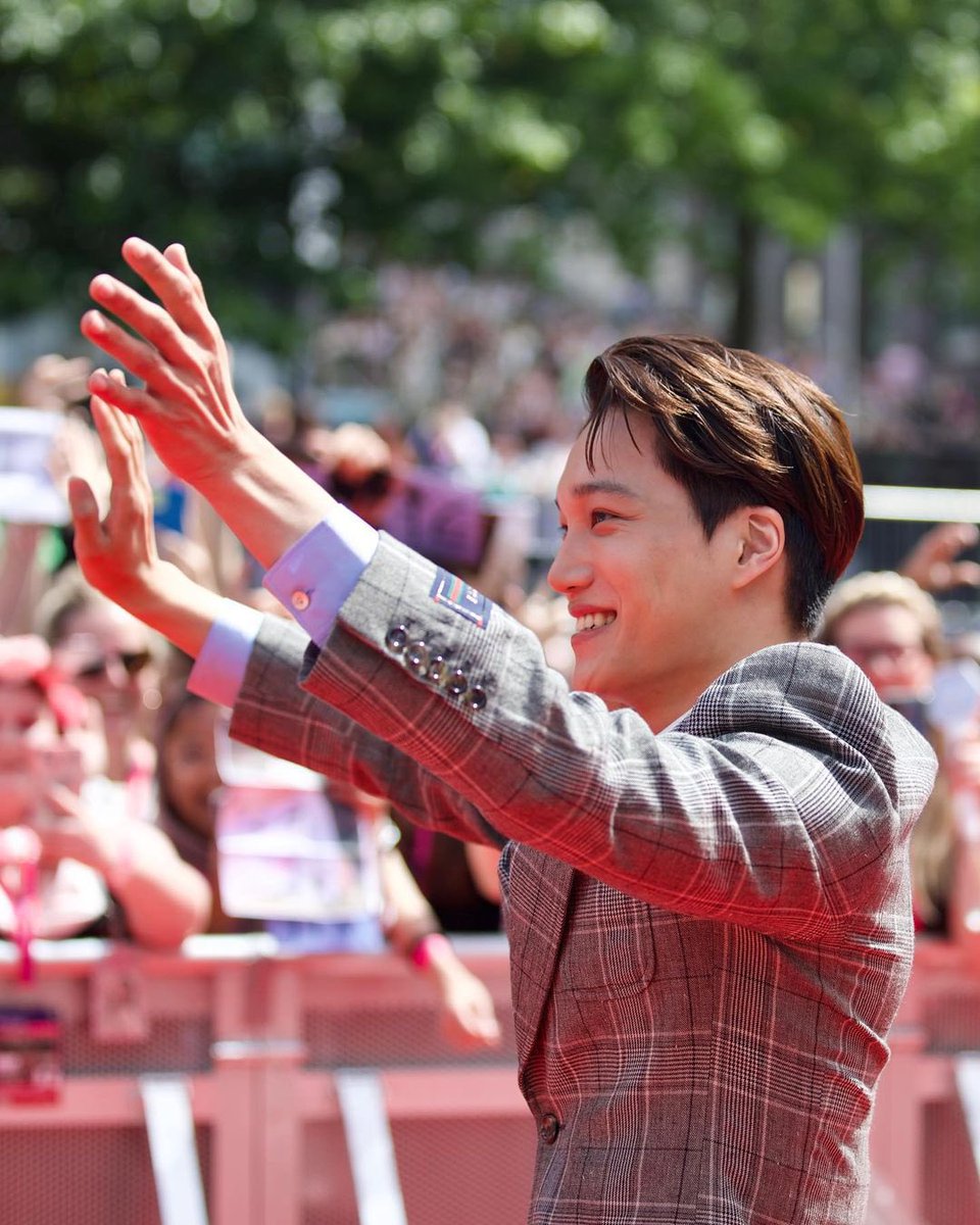 jongin on the red carpet 💯 a sight to see