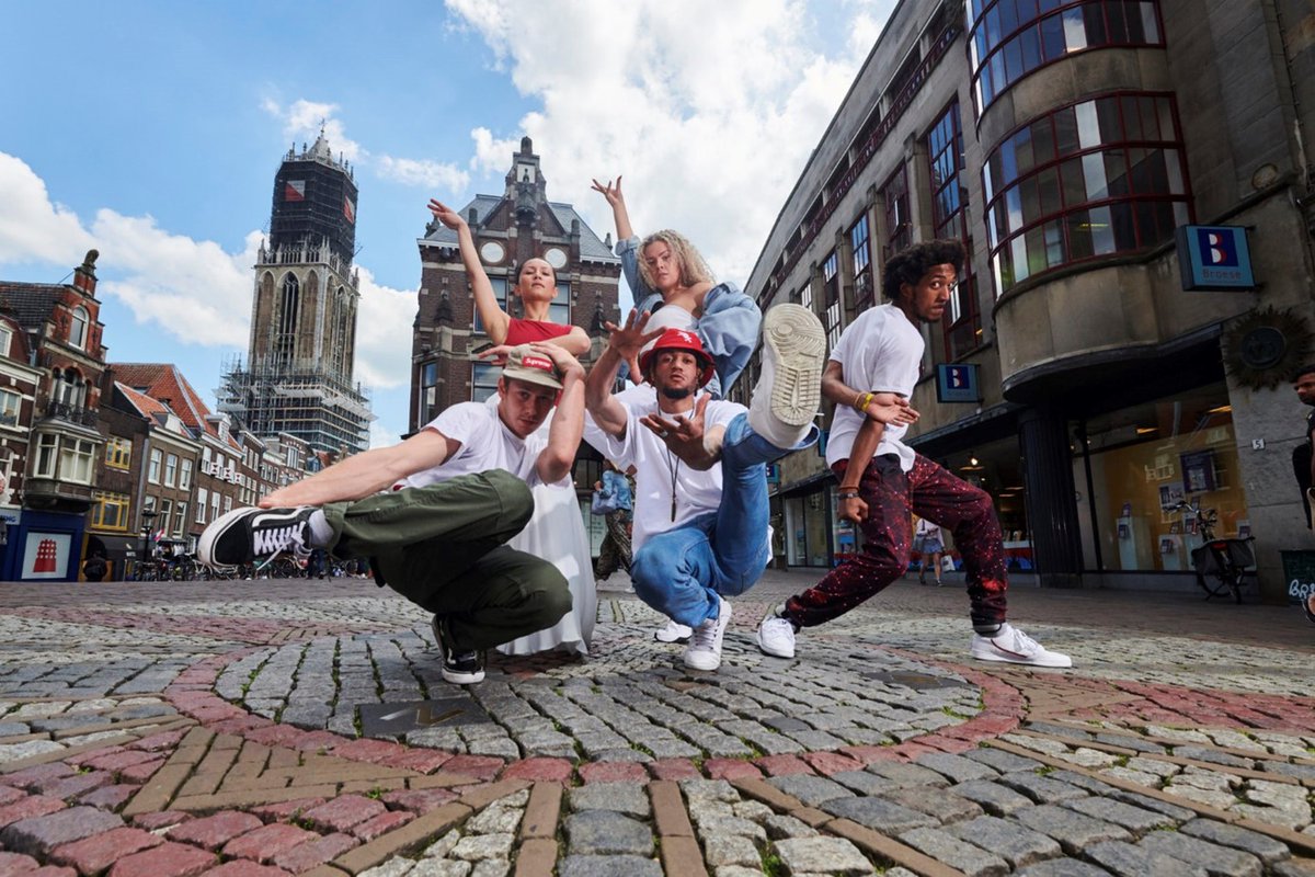 Laatste dag #Zandhappen ism #DOCK, #C19, #SportUtrecht met vandaag om 11 en 14 uur dansvoorstelling #SQUAD ! En nog veel meer: bredeschoolutrecht.nl/het-zand/zandh…