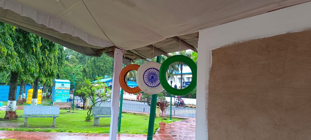 Tiranga through tyre works, installed at Veer Savarkar Park.
@Pbmc_ANI