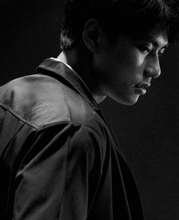 cherrychizcake's tweet photo. #DewNon x #OhmNon local AU  

                "Orang Yang Salah"

Layaknya lagu "Moral Of The Story" dimana kita pasti jatuh cinta pada orang yang salah berpikir kita saling cinta namun ternyata hanya rasa sakit yang kita terima. 

Lalu bagaimana kisah akhirnya?? https://t.co/cj0EOuAdEA