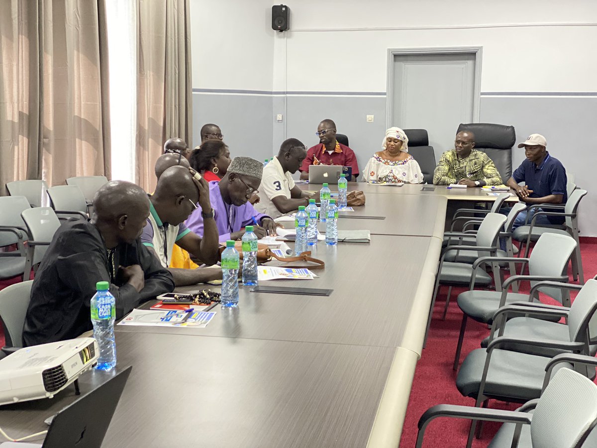 endaenergylinks's tweet photo. Le consortium @endaenergylinks, @Jve_Senegal et #IPSIA organise une formation pour les animateurs d’émissions thématiques des radios communautaires pour renforcer le débat sur l’éco citoyenneté à travers le programme #AGIR_PetiteCote financé par l’@UEauSenegal.
#MbalitKoomLa https://t.co/5a7hJINhRf