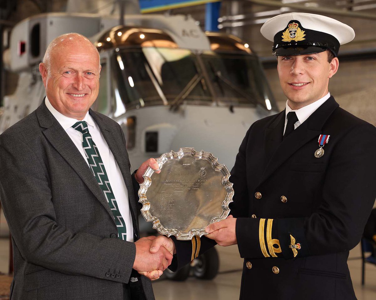 Royal Navy tweet media