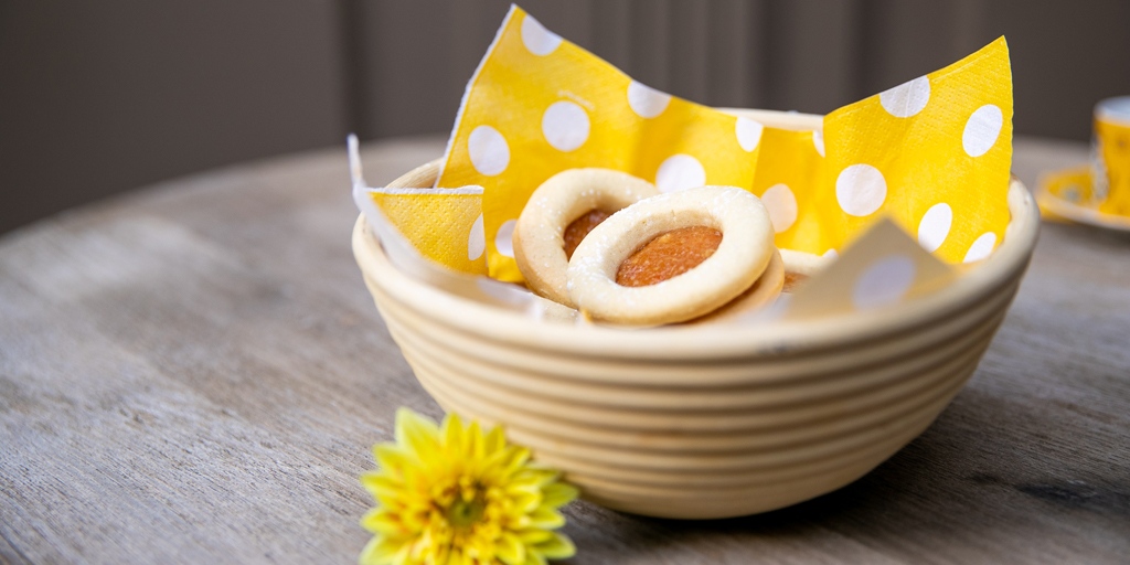 Just 20 minutes for tangy, #allergyfriendly Orange Jam cookies  everyone can enjoy! 😋
Grab your favorite jam and a pack of #HungryHarrys All Purpose Flour to Bake and Share these citrusy cookies using our easy to follow recipe ➡️ bit.ly/3aohRyZ.