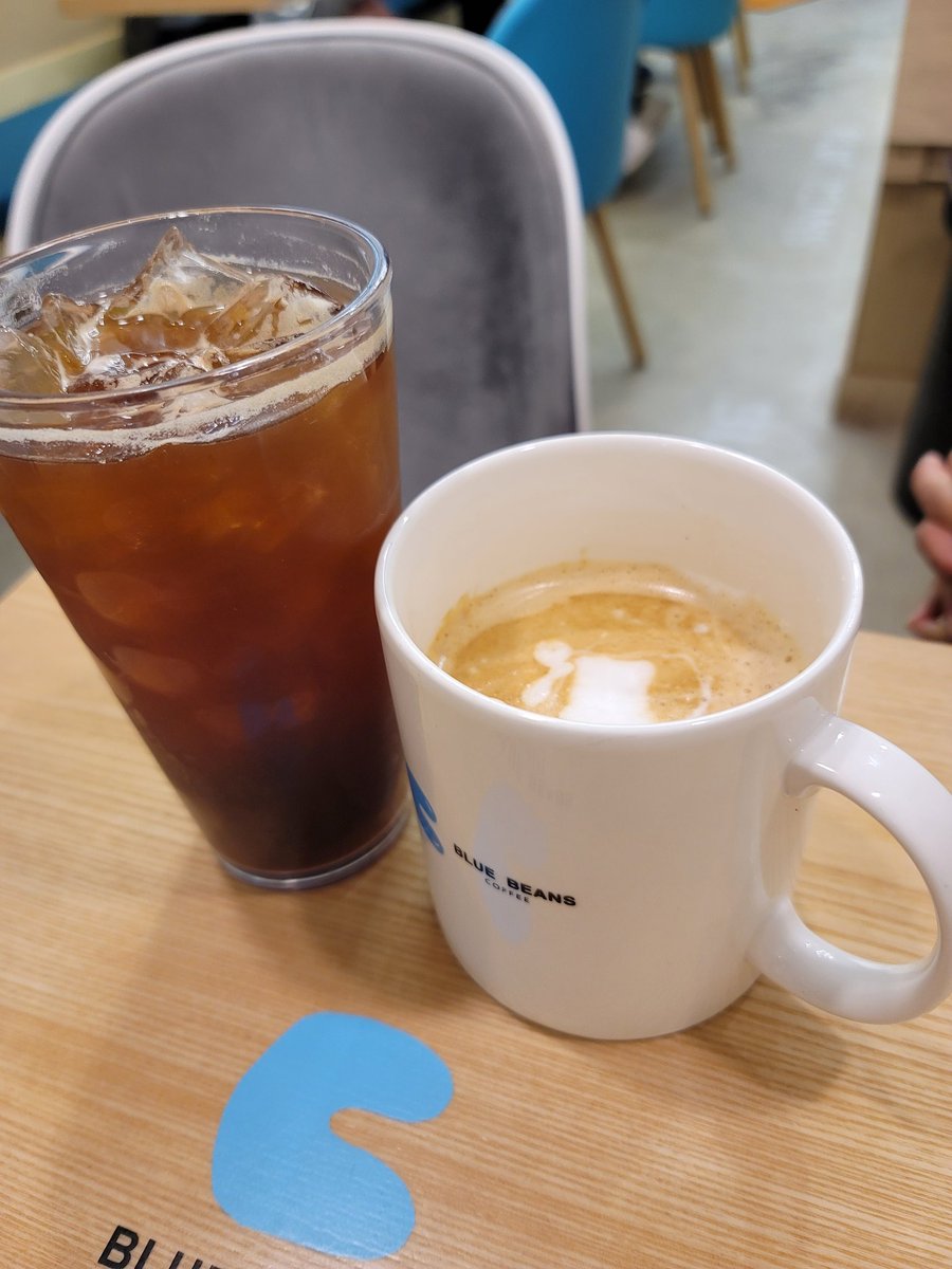 지금 양평 이네요.
친한후배랑 둘이서 바람쉬러왔네요.
중년남자 둘이서 좀 부족한느낌있네요.
지금 올수있는 부커분이나 펨분있으면 연락주세요.
라인 hye8960