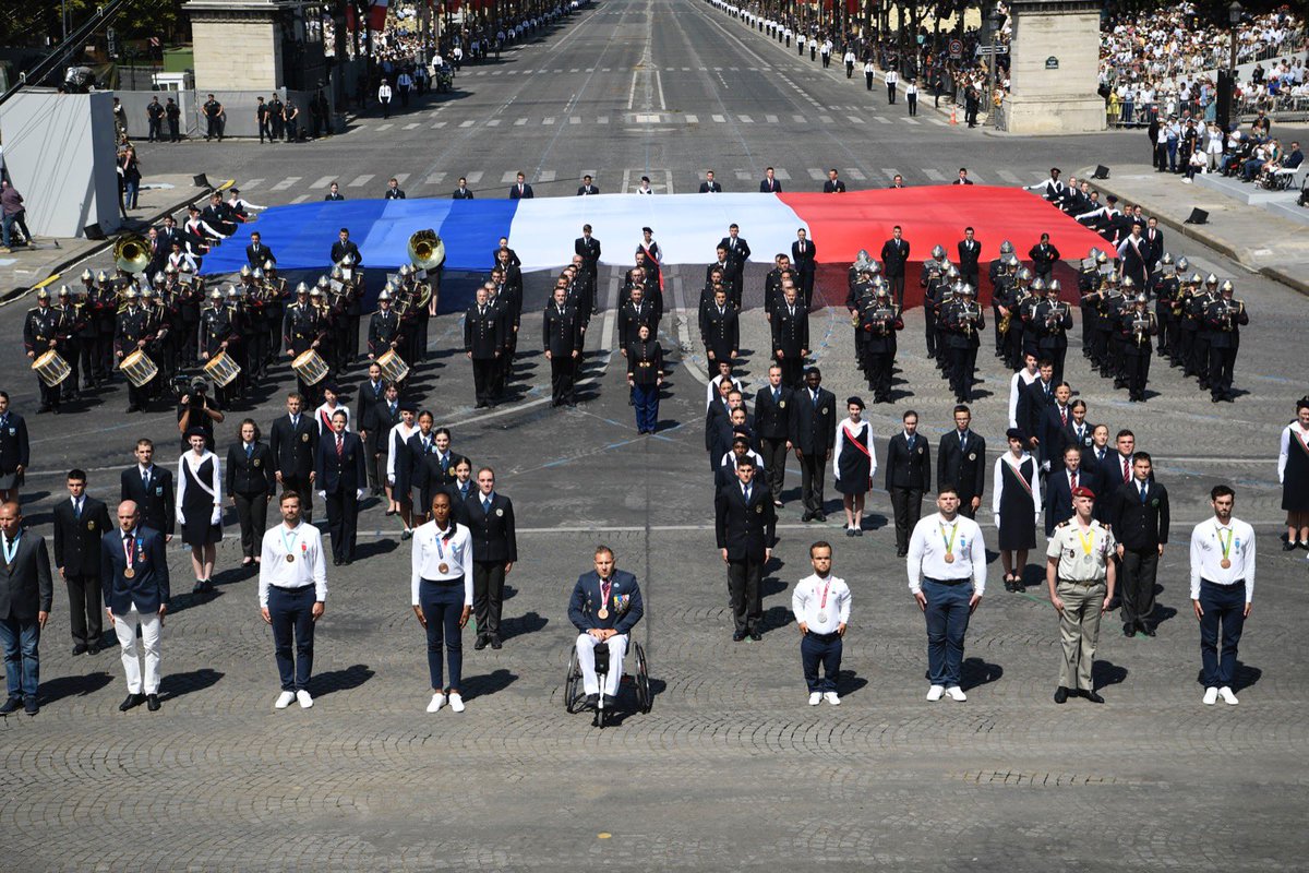 #FierDeNosArmées, de la combativité et de la détermination des sportifs de l’#ArméeDeChampions. Un modèle inspirant de réussite qui se construit dans l’effort et dans le dépassement de soi pour porter haut les valeurs de cohésion et de fraternité.