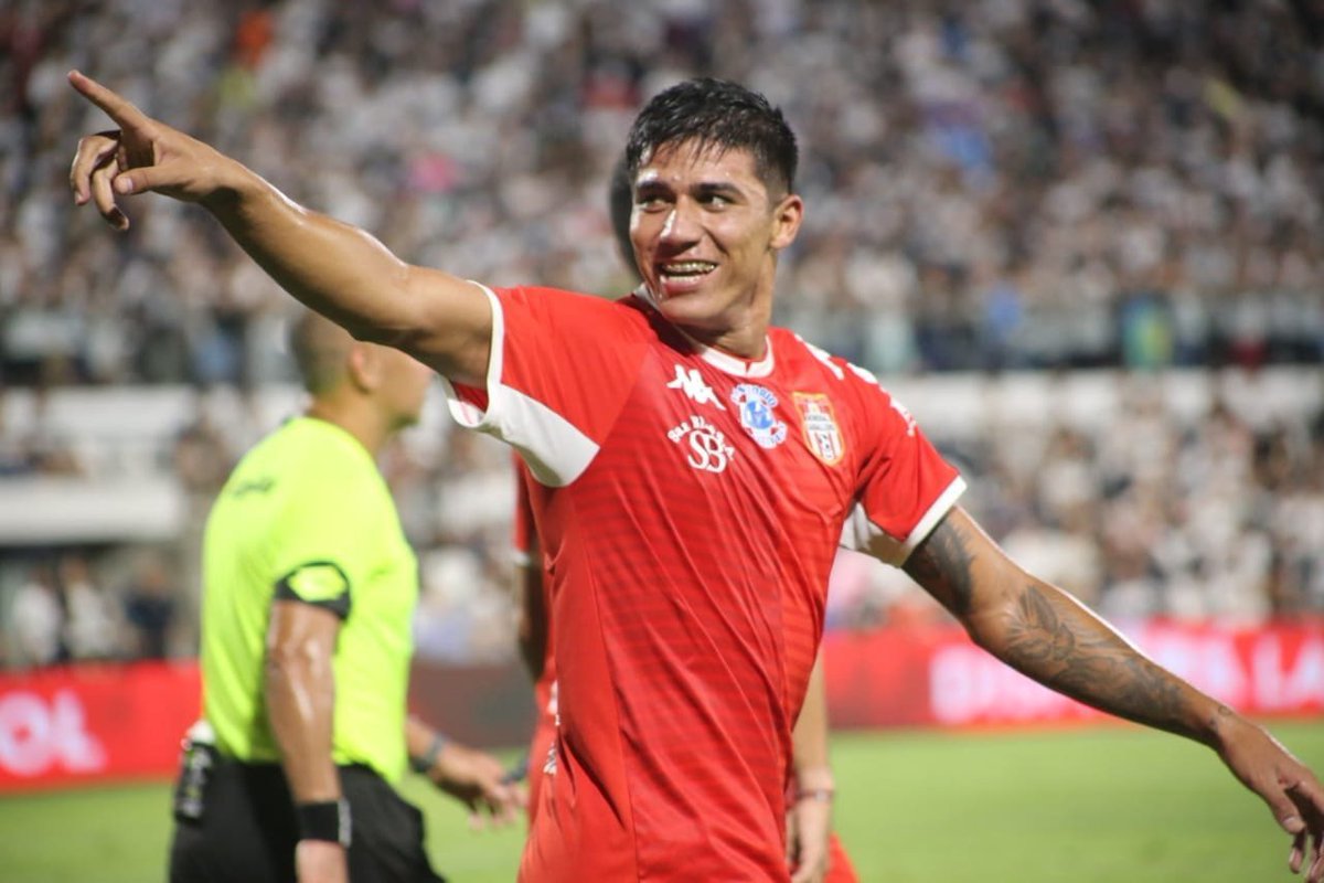 🚨#Union acordó de palabra la llegada de Junior Marabel, delantero 🇵🇾 de 24 años.

👉🏾Le compra el 60% de la ficha a #DeportivoCapiata y firma contrato por 3 años. 

📍Resta definir cuánto dinero recibe #GralCaballero por la rescisión anticipada de contrato.