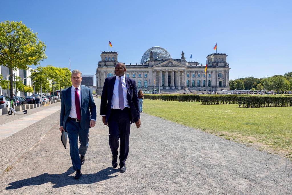 Keir_Starmer's tweet image. Tory leadership hopefuls are making uncosted spending announcements and pledges that will isolate Britain. 

Today, in Germany, I’m setting out how Labour will work with our European allies to stimulate growth and encourage green investment. 

Labour is ready for government.