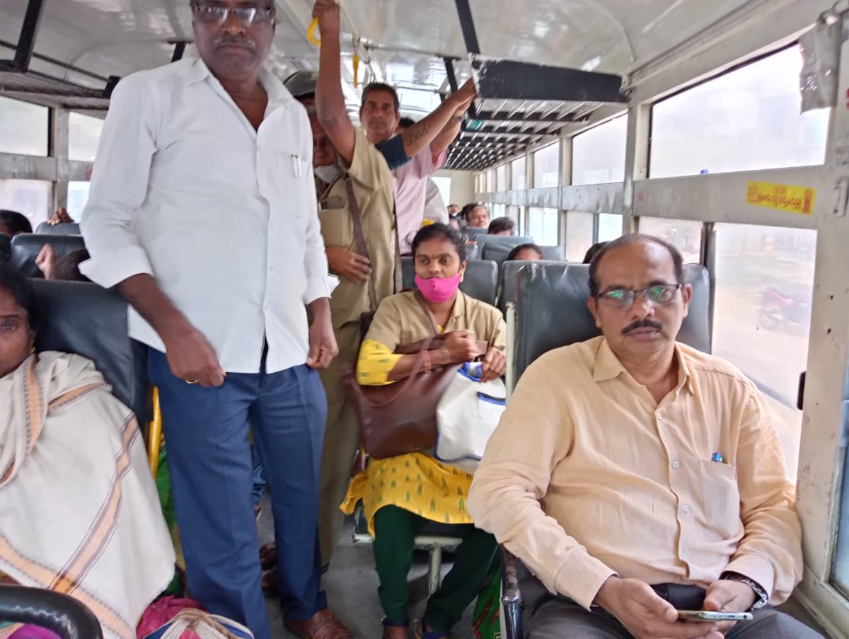 dmtrrtsrtc's tweet image. Travelled from Rayaaparthi to TRR. Crew behaviour is good