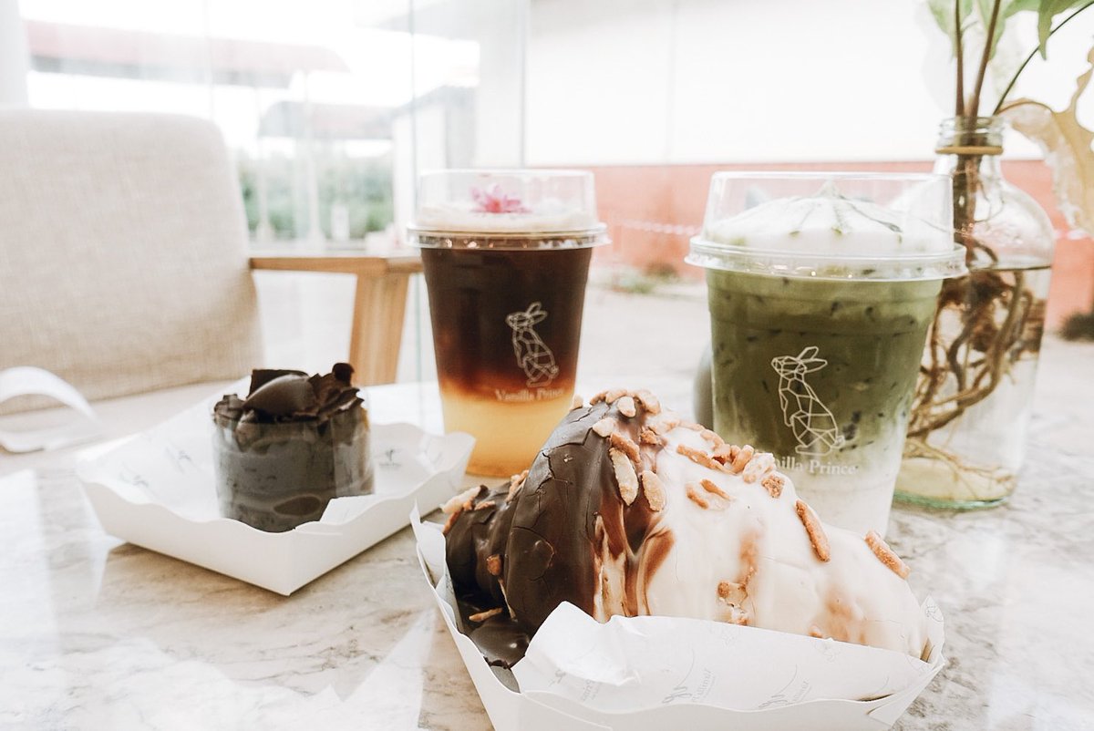 catzcattleya's tweet photo. ร้านประจำเรา สาขา 2 พลาดได้ไง 
ไม่ต้อง ib มาถามว่าเมนูไหนอร่อย
เพราะอร่อยทุกเมนู
“Vanilla Prince สาขา 2 มทส. โคราช”
Location :รพ. มทส. เลี้ยวเข้ารพ.มาร้านอยู่ตรงหน้าเลยจ้า
#รีวิวอีสาน #รีวิวโคราช #ReviewEsan #ReviewKorat #อร่อยไปแดก  @reviewkorat @ReviewEsan @aroiipaiadk https://t.co/bYe1leHddH
