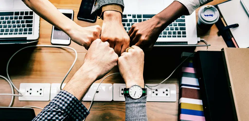 ¿Te gustan los esports? ¿El mundo de los creadores de contenido? ¿El organizar eventos? 

Somos lo que buscas, cuéntanos que te gustaría poder hacer con nosotros!