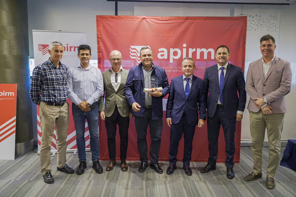 ¡Estamos muy emocionados! El martes 12 de julio tuvo lugar la Edición XVII de los Premios Inmobiliarios, organizado por <a href="/apirmmurcia/">Promotores Murcia</a>. Hemos sido premiados: Mejor estrategia de comunicación o marketing de #AltosdeMaciascoque 👏

#HgPatrimonial #premiosinmobiliarios #inmobiliairia