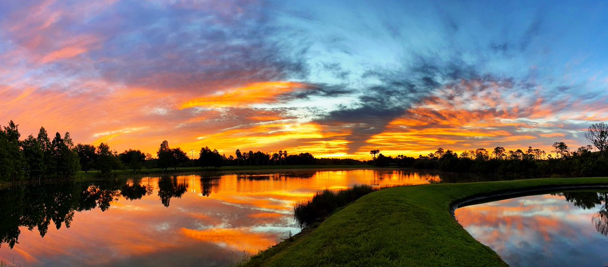 Good morning! I hope you have a day as spectacular as the sunrise was! 🌅 #thursdaymorning #thursdayvibes #florida #sunrise #iphone13pro #betterthanabuckmoon @FloridianCreat1 @StormHour @ThePhotoHour @FLskygazer @CityofNorthPort