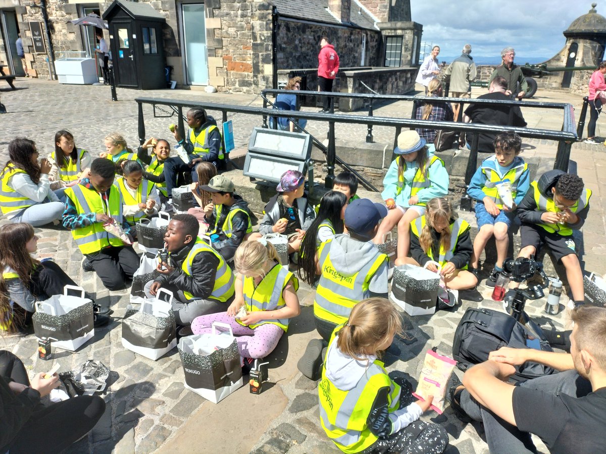 childrensuni's tweet photo. A super historical tour around #Edinburghexperience castle with @stcharlesvchull yr5 a fabulous day and worked up an appetite https://t.co/Bf3BQtUKQT