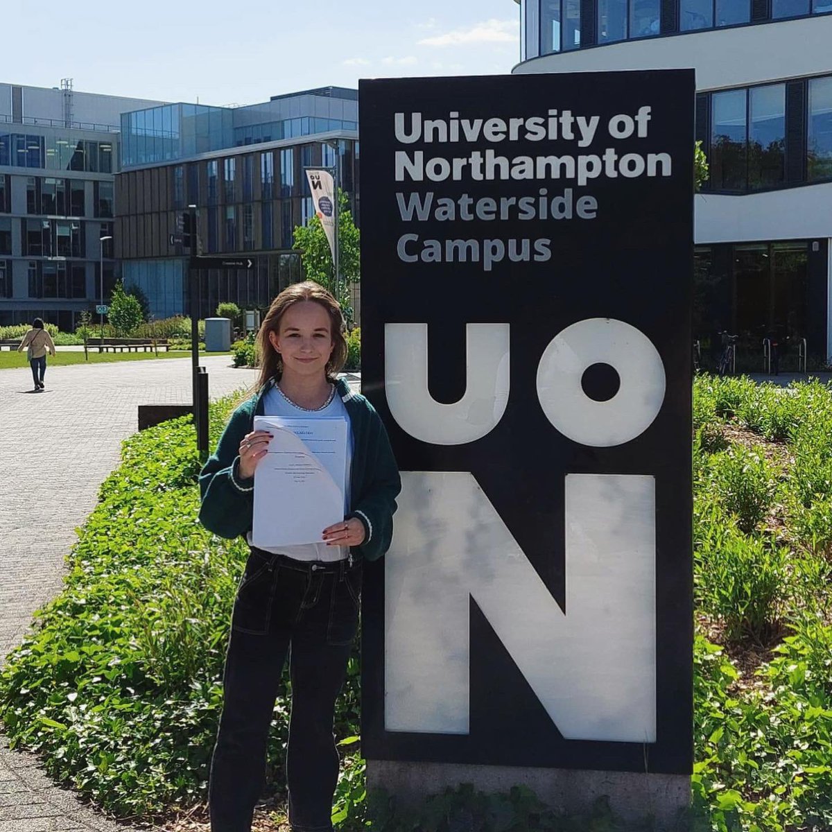 anya_williamss's tweet photo. only gone and got a first in my degree ππ https://t.co/TXhtmA3i9Q