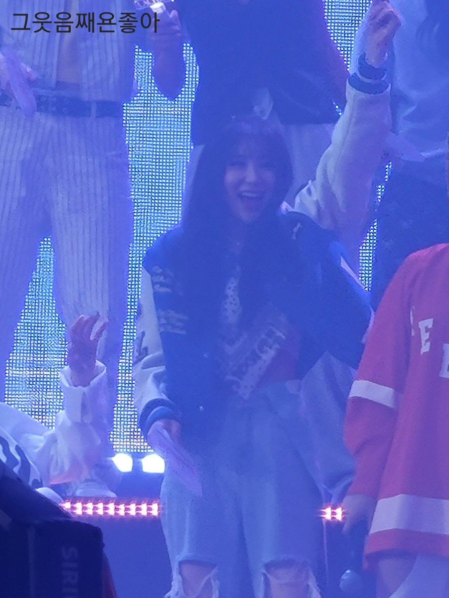 Smile_Jjaeyon's tweet photo. 귀여운 모습 채연이
그리고 마지막 두장은 이게 폰이 아니였어야 했는데 라며 땅을 치게 만든 그런 사진......
#이채연
#스우파콘서트
#SWFReunionConcert
#swf https://t.co/91cImnULOp