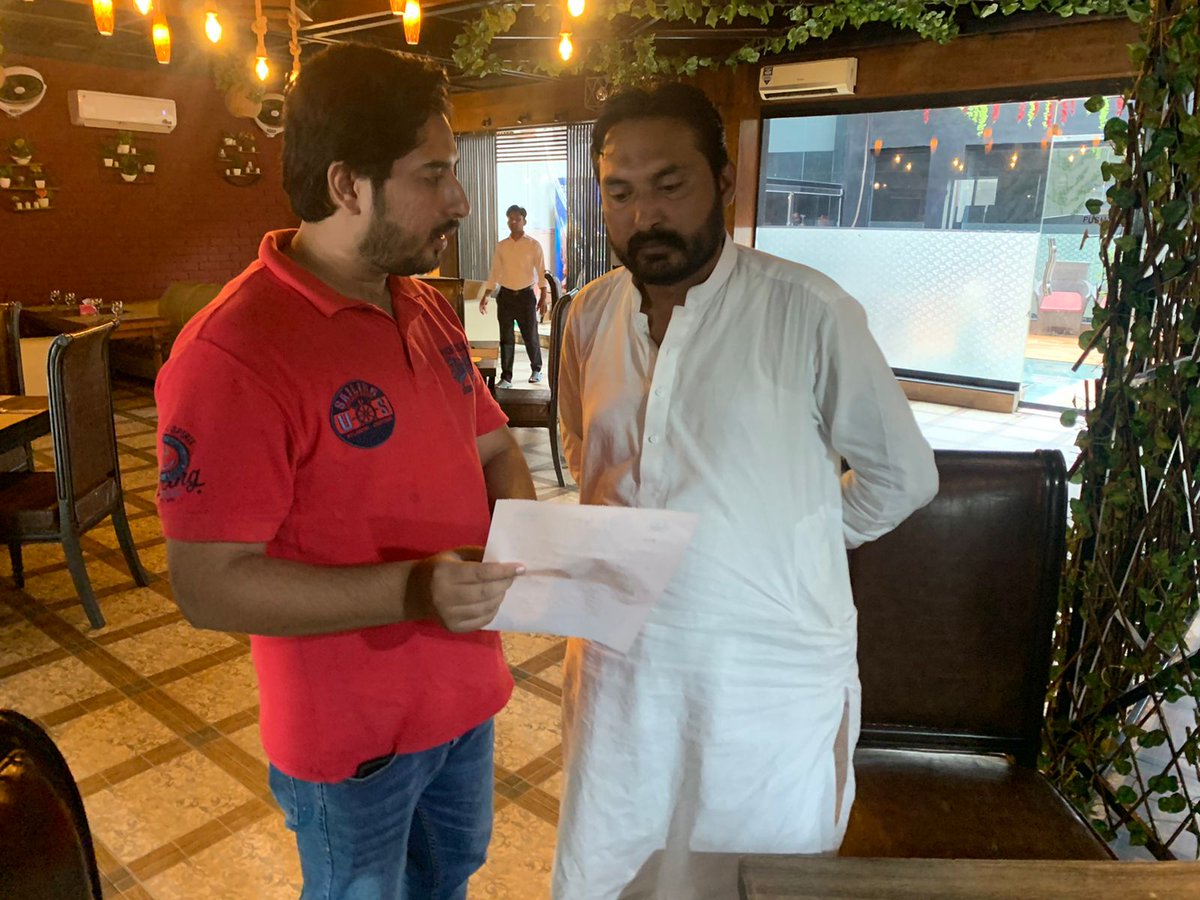 ADRandLPFASgd's tweet photo. On the directions of Worthy DG PFA @shoaibjadun , Enforcement team of Sargodha visited Food Business on 14-07-2022  for their licenses. Notices were served to FBOs for renewal of licenses. 
@shoaibjadun
@DGPFA
@PFAHQOfficial 
@Ghafoor33438773 
@RandLPFA https://t.co/GK4vA6rh6r