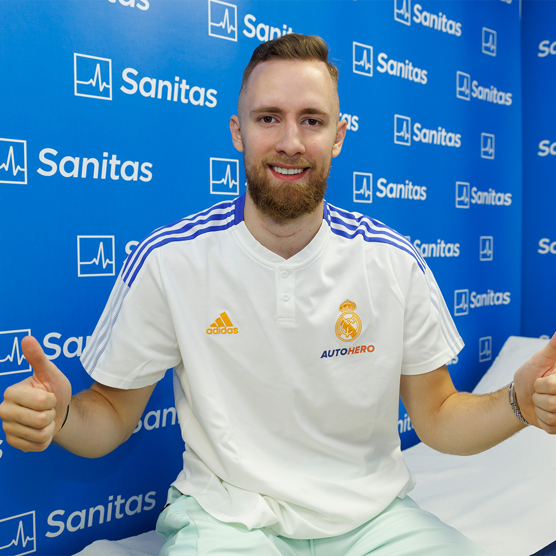 RMBaloncesto's tweet photo. 👍 @DzMusa
✅ Reconocimiento médico
🤍 Hospital Universitario @Sanitas La Moraleja.
#RMBaloncesto | #WelcomeMusa https://t.co/oGx79bG0d0