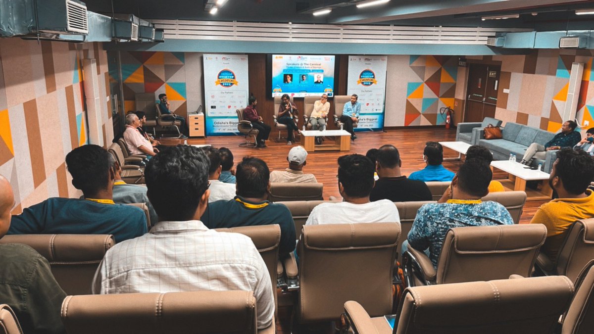 startup_odisha's tweet image. The second phase of Carnival evening continues at O-Hub. An engaging session with Mr @chinmoyp, Mr Vijay Sharma &amp;amp; Mr @Ashish_kharetw discussing the growth and scale of a startup at Odisha Startup Carnival.

#OSC2022 #startups #business #growth #scaleup #Ohub