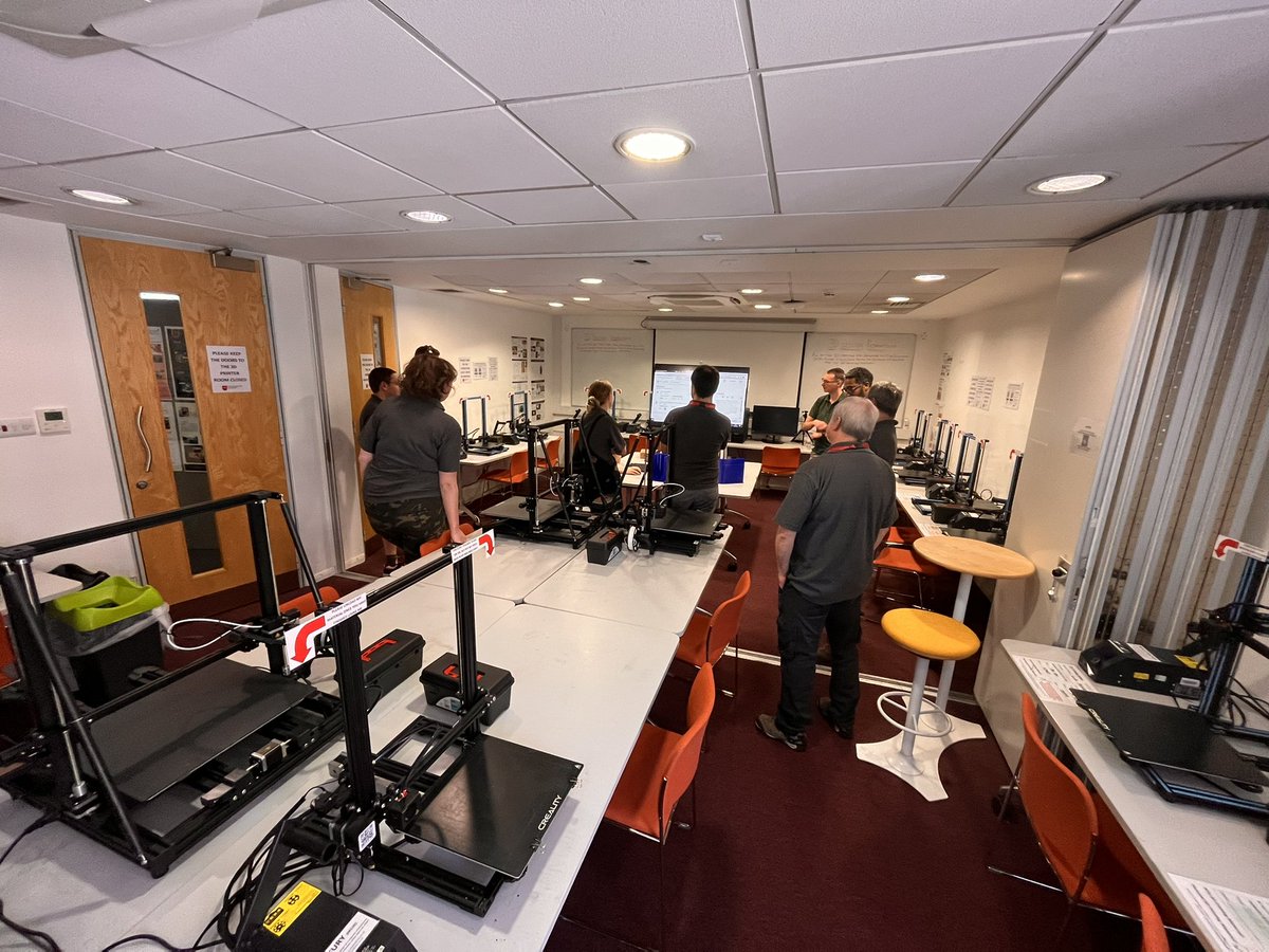 kerry_truman's tweet image. a big shout out to the always EPIC @lukesiena for taking time out of his hectic day to host the @NTUEng technical team.. a fantastic facility that is ever increasing in opportunity for our @NTUadbe students to access.. #3dPrinters #makingstuff #productdesign #dtchat
