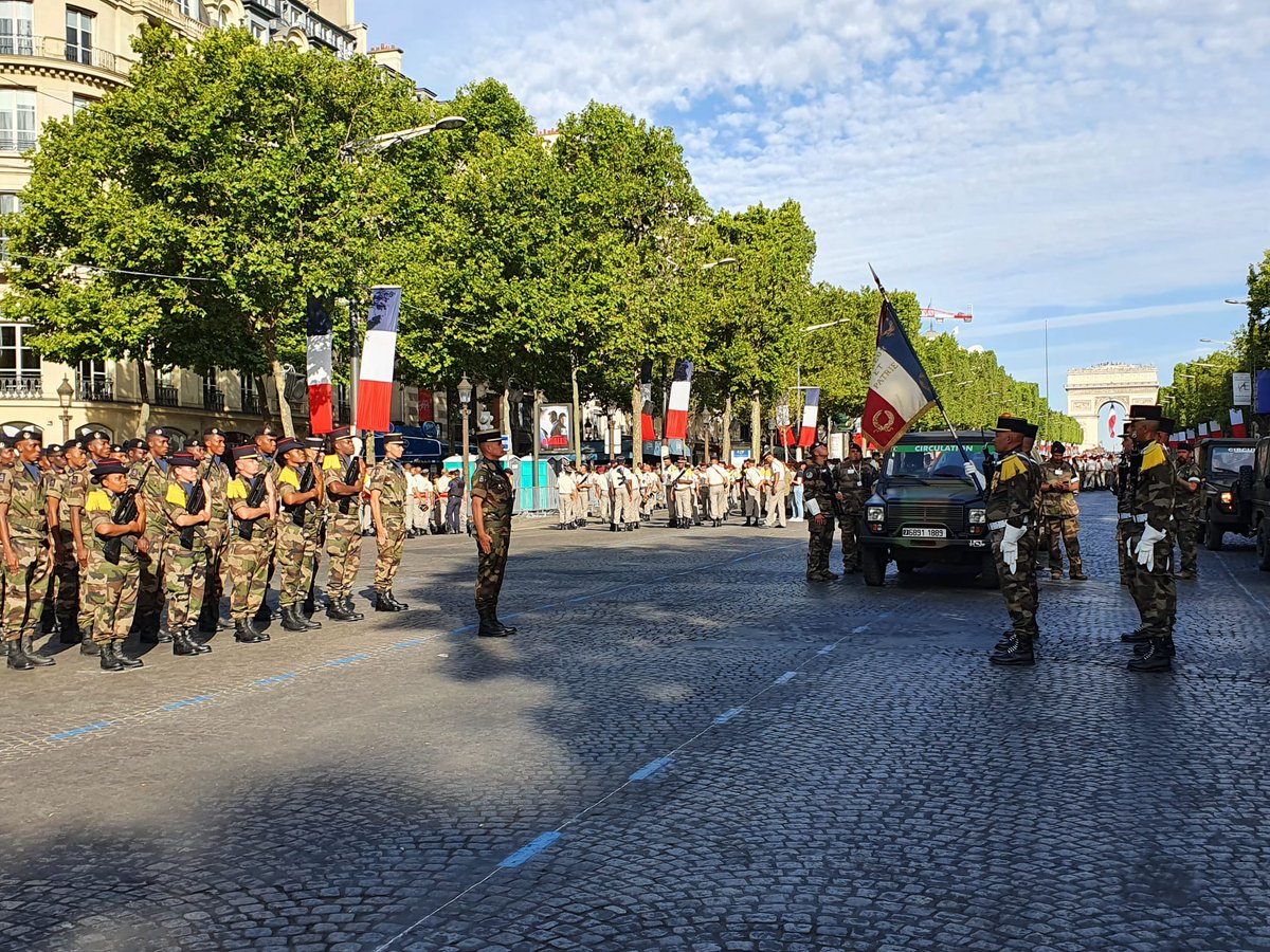 #14Juillet #Coulisses Dernières préparations et placements sur site avec le <a href="/SMA_Outremer/">Le SMA</a>  avec beaucoup d 'émotion et de fierté de représenter leur territoire des #Outremer