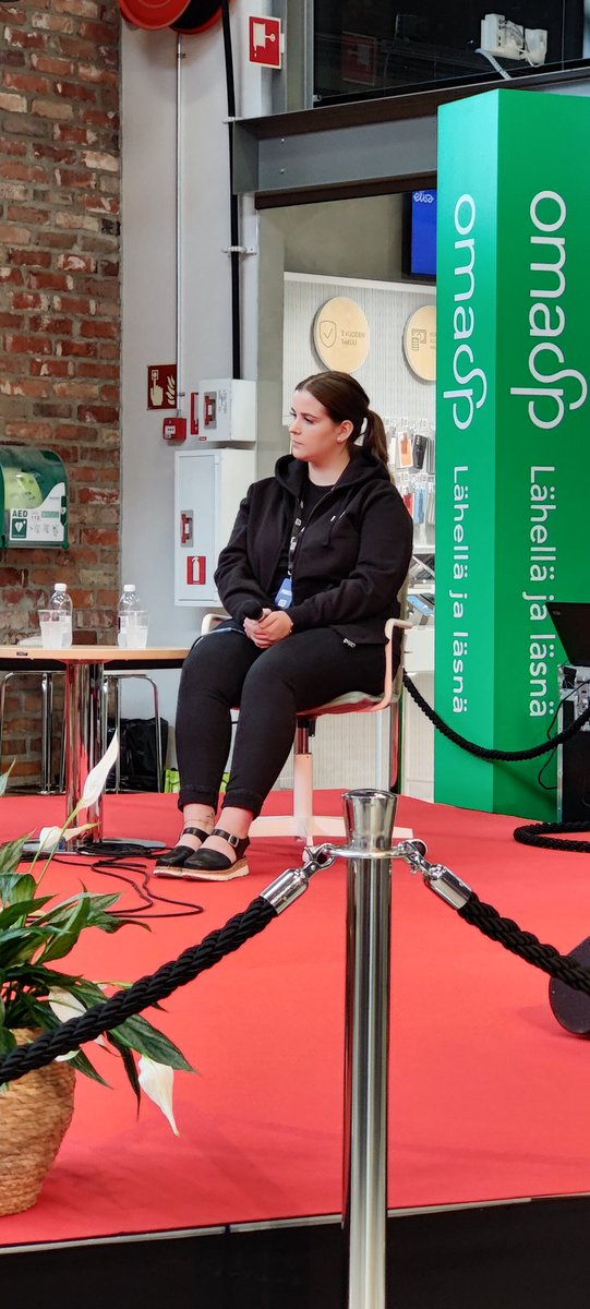 4H-yrittäjä Sina Hotti tekee yrityksessään pääasiassa leivontaa, kotisiivousta ja tarjoiluhommia. Yrittäjänä hän on oppinut eniten itsensäjohtamista. Tällähetkellä hän opiskelee tradenomiksi yritysjohtamisen linjalla. Sina kertoi ajatuksiaan tänään #suomiareena2022