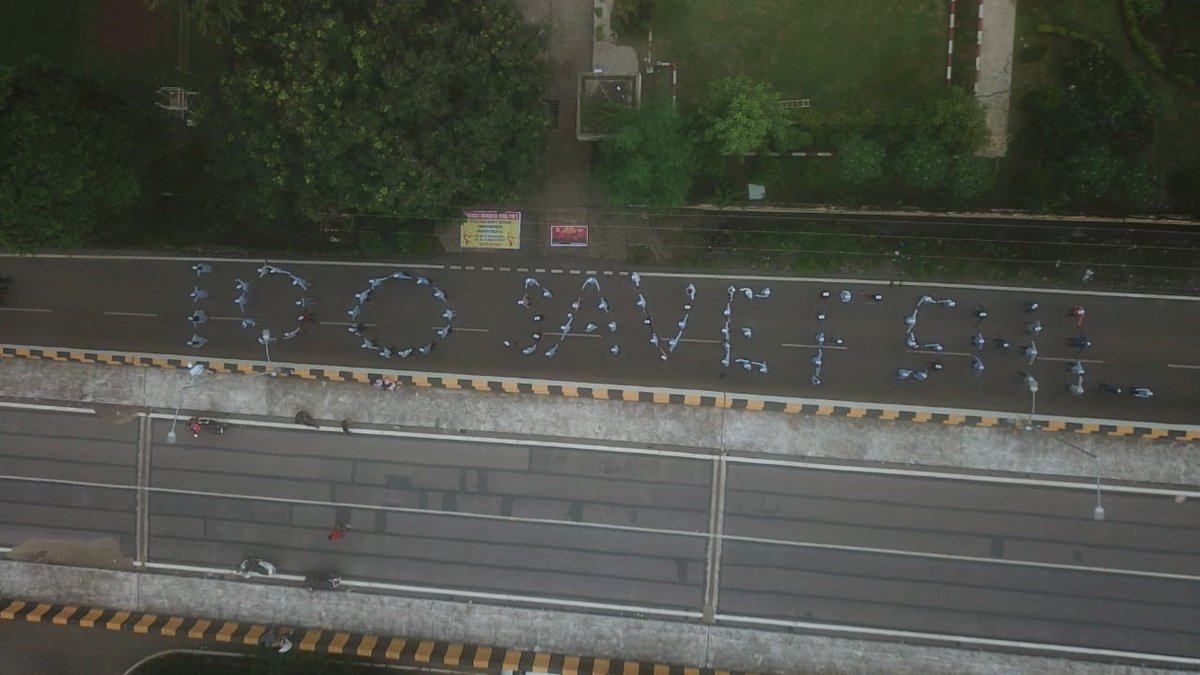 Save_FSNL's tweet photo. "Merge FSNL with SAIL" instead of disinvestment.   On completion of 100 days of agitation, human chain made "100 SAVE FSNL " .#savefsnl #AzadiKaAmritMahotsav 
@SteelMinIndia@JM_Scindia @mstcindia@SecyDIPAM https://t.co/eRYvuQFaps